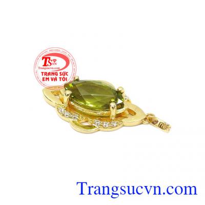 Sản phẩm thích hợp với nhiều kiểu trang phục, hợp phong thủy,Mặt dây peridot sang trọng