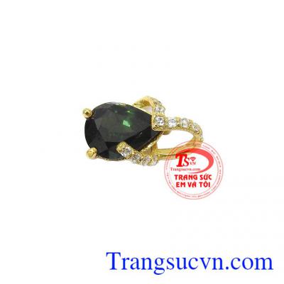 Đá saphir thiên nhiên mang lại tinh thần minh mẫn, may mắn cho người sở hữu