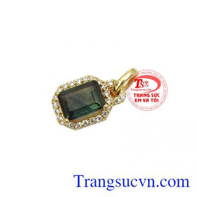 Đá saphir thiên nhiên là biểu tượng của tình yêu, lòng thủy chung