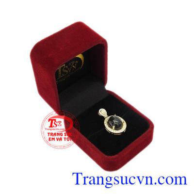 Sản phẩm thích hợp làm quà tặng cho người phụ nữ của bạn. Mặt dây saphir sao quý phái.