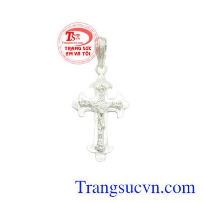 Mặt dây thánh giá bạc đẹp bản to được chế tác tinh xảo, sắc nét.