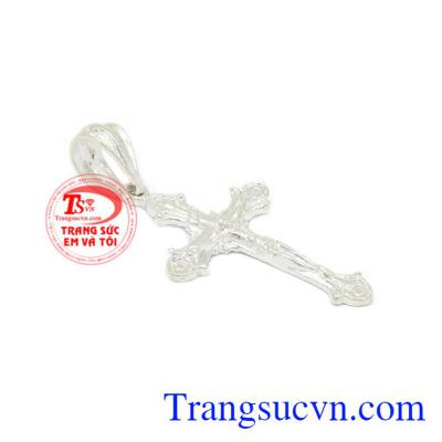 Mặt dây thánh giá bạc tinh tế là món quà xinh xắn dành cho người thân, bạn bè.