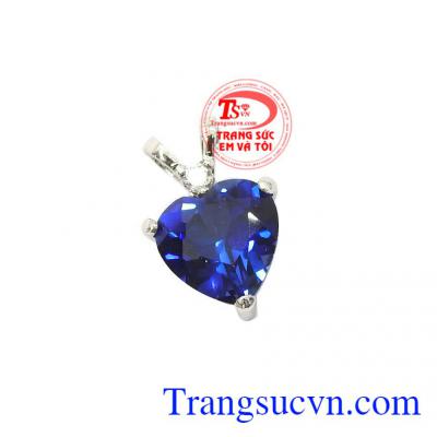 Mặt dây trái tim sang trọng tôn lên vẻ đẹp thanh lịch cho bạn nữ