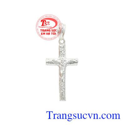 Mặt thánh giá bạc đẹp tinh tế, phù hợp với nhiều loại dây chuyền, đeo hợp thời trang.
