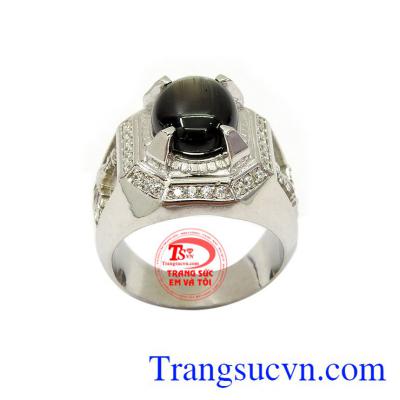 Nhẫn bạc nam Sapphire sang trọng với đường nét tinh xảo, tỉ mỉ, mang lại sự sang trọng, thời trang và đẳng cấp cho người đeo