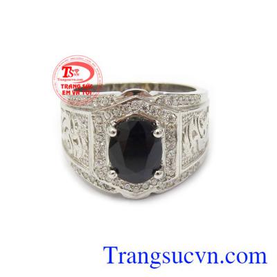 Nhẫn bạc nam Sapphire thời thượng với đá Sapphire bền đẹp, chất lượng, có tác dụng mang lại may mắn, tài lộc và bình an cho người đeo