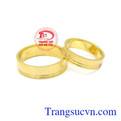 Nhẫn cưới vàng trơn 10k bền đệp, sáng bóng vàng 10k.