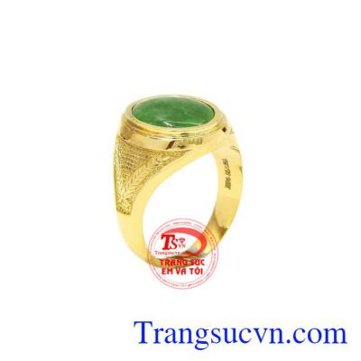 Nhẫn nam ngón út ngọc cẩm thạch được thiết kế tinh tế, băt mắt dành cho nam.