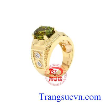 Nhẫn nam vàng Peridot thiên nhiên là sản phẩm nam đá quý thiên nhiên, màu sắc bắt mắt. 