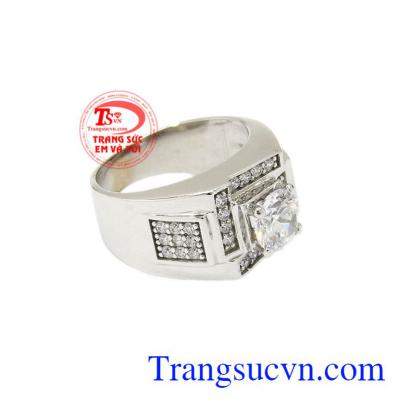 Nhẫn nam vàng trắng nổi bật mang lại vẻ nam tính cho phái mạnh.