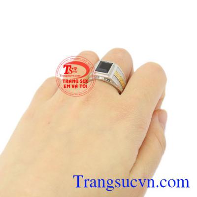 Nhẫn nam vàng trắng Sapphire thiên nhiên nổi bật