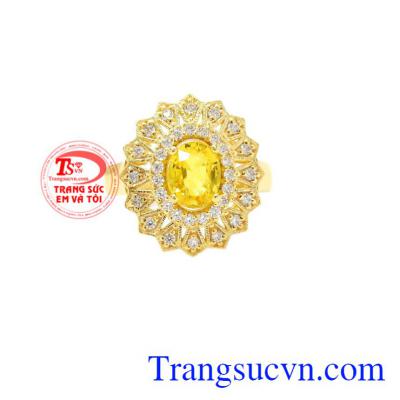 Nhẫn nữ Sapphire vàng sang trọng tạo nên vẻ đẹp đến nao lòng thu hút người khác phái.