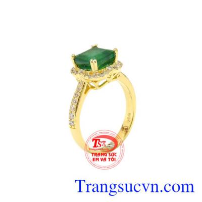 Nhẫn nữ vàng Emerald thiên nhiên chất lượng, đá Emerald hay còn gọi là lục bảo ngọc, là viên đá biểu tượng cho tình yêu và sự tái sinh. 