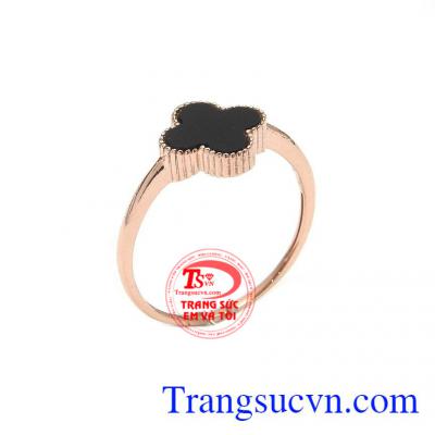 Nhẫn nữ vàng hồng cỏ 4 lá tôn lên vẻ đẹp xinh xắn được thiết kế Hàn Quốc