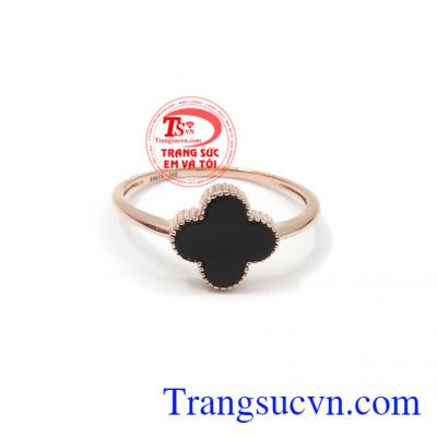 Nhẫn nữ vàng hồng cỏ 4 lá là món quà ý nghĩa dành tặng bạn nữ
