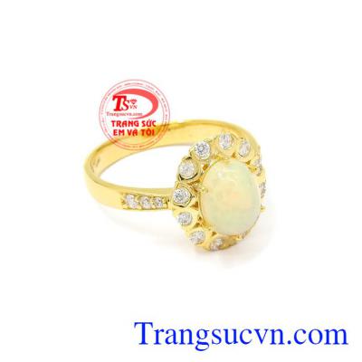 Nhẫn nữ vàng Opal có giấy kiểm định đá quý quy tín.