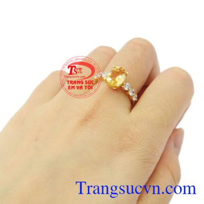 Nhẫn nữ vàng thạch anh vàng đẹp.