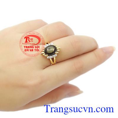 Chiếc nhẫn không chỉ là món đồ thời trang mà còn mang ý nghĩa phong thủy. Nhẫn saphir sao quý tộc