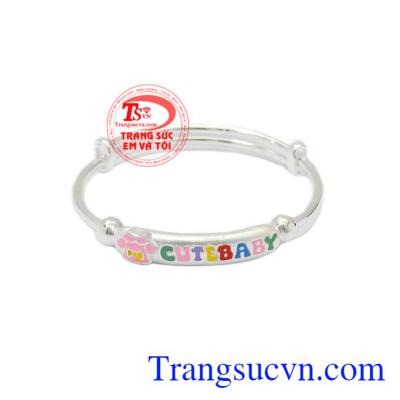 Vòng tay bạc trẻ em dễ thương được chế tác dễ thương, nhỏ xinh.