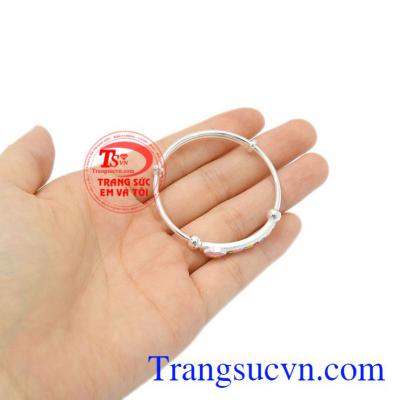 Vòng tay bạc trẻ em dễ thương thương hiêu Em và Tôi đảm bảo chất lượng, chế tác theo sở thích của khách hàng.