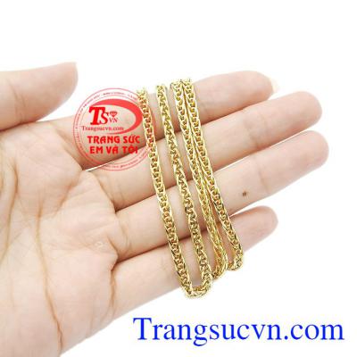 Sản phẩm có thể kết hợp cùng mặt dây vàng tây. Vòng vàng tây 18k màu
