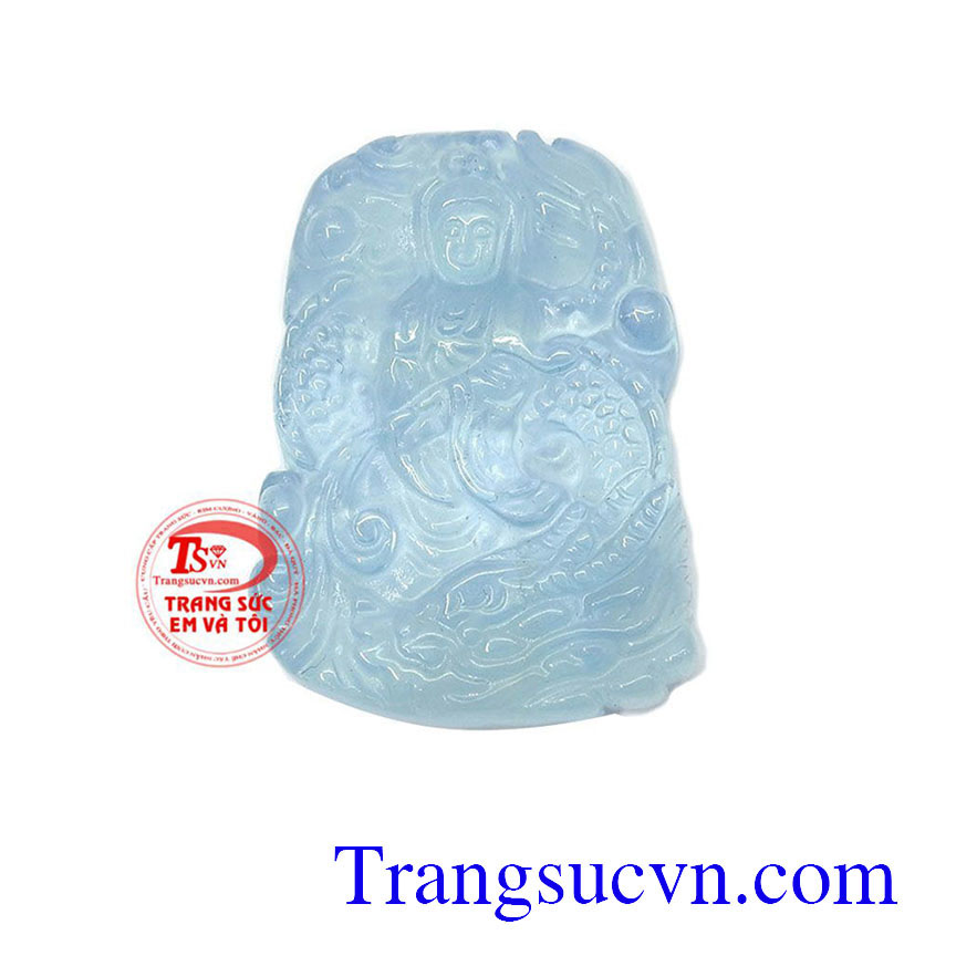 Mặt dây aquamarine bình yên được chạm khắc hình Phật Bà đem lại nhiều may mắn, bình an