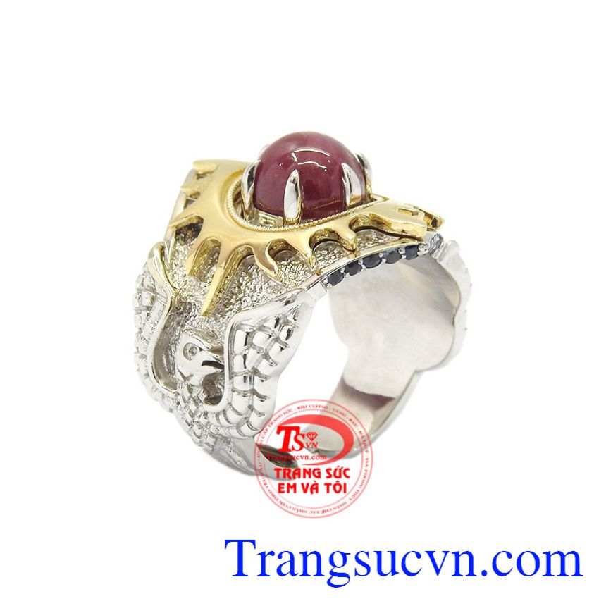 Nhẫn nam vàng ruby vầng mặt trời được chế tác từ vàng trắng 18k, đá chủ ruby, đá kết sapphire.