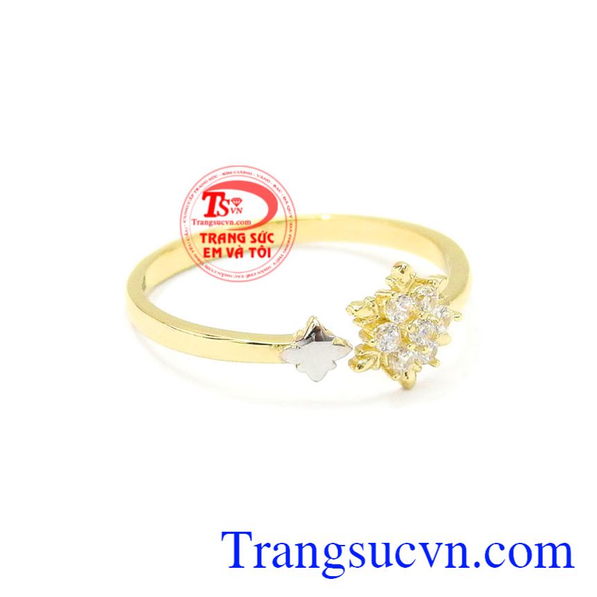 Nhẫn nữ vàng hoa tuyết sẽ là sự lựa chọn hoàn hảo để làm quà tặng cho các chị em vào những dịp đặc biệt.