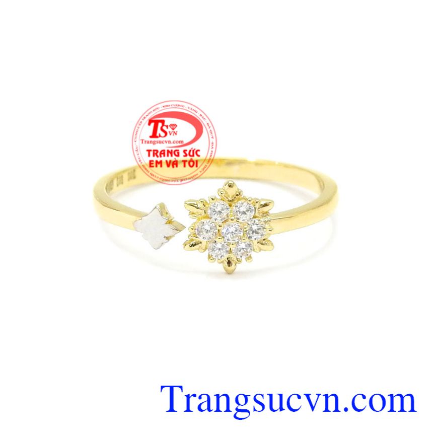 Nhẫn nữ vàng hoa tuyết tôn lên vẻ thanh lịch, dịu dàng cho phái đẹp.