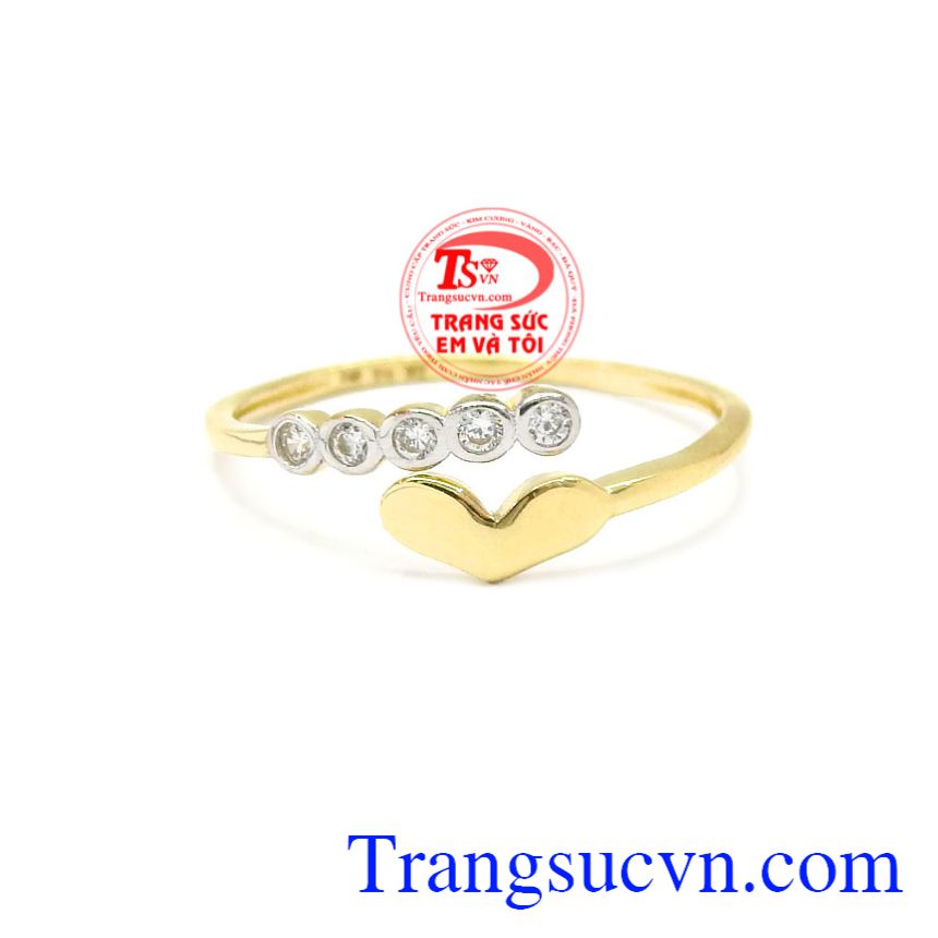Nhẫn nữ vàng trái tim nhỏ xinh tôn lên vẻ dễ thương, dịu dàng cho người đeo.