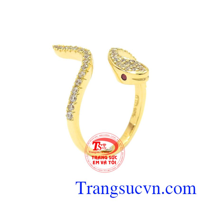 Nhẫn nữ vàng tuổi Tỵ là sản phẩm được thiết kế công phu, tỉ mỉ từ vàng 10k chất lượng. 