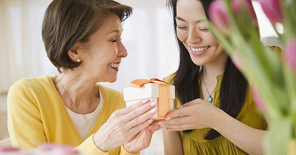 Vòng ngọc thiên nhiên vừa tăng sức khỏe vừa mang may mắn cho mẹ yêu