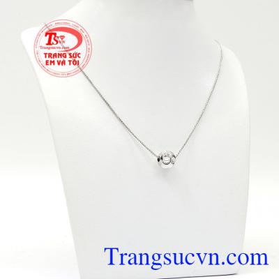 Bộ dây charm vàng trắng với thiết kế bắt mắt nhưng vẫn dễ phối trang phục dù hẹn hò, tiệc tùng, dạo phố hay đi làm cũng đều vô cùng phù hợp,Bộ dây charm vàng trắng