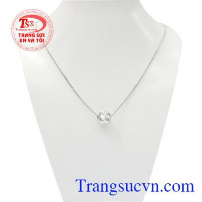 Bộ dây charm vàng trắng là sản phẩm mang đến vẻ đẹp tinh tế, dịu dàng dành tặng cho phái đẹp,Bộ dây charm vàng trắng