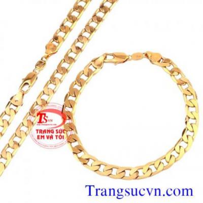 Dây chuyền vàng và lắc tay vàng là món quà ý nghĩa dành cho phái mạnh cũng là món quà ý nghĩa tặng bạn bè, người thân hay đồng nghiệp vào các dịp sinh nhật, lễ, tết vừa được sử dụng như một món trang sức hấp dẫn mang lại vẻ đẹp sang trọng nam tính quý phá