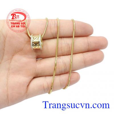 Sản phẩm làm tôn lên vẻ nổi bật, sang trọng cho người sử dụng nên được các bạn nữ rất ưa chuộng,Bộ dây Gucci nhập khẩu