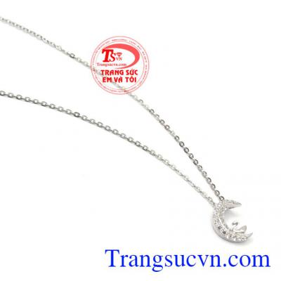 Bộ dây chuyền nữ vàng tây quý phái kết hợp cùng mặt dây chuyền nữ tinh tế và quyến rũ