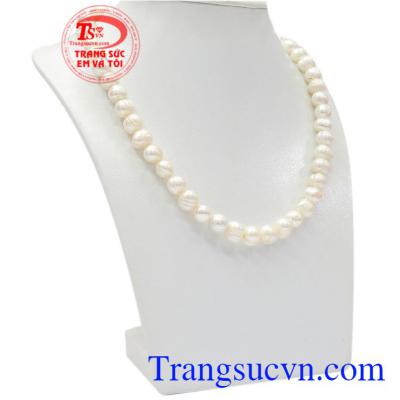 Chuỗi ngọc trai đẹp sẽ khiến chị em thích thú khi đeo. 