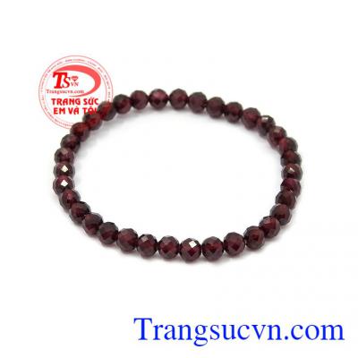 Đá Garnet là biểu tượng cho tình yêu, hạnh phúc viên mãn,Chuỗi tay Garnet 5 ly