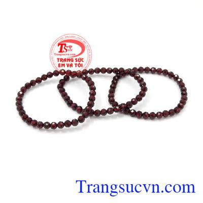 Đá Garnet còn hỗ trợ điều trị một số bệnh về tim mạch, xua đuổi những điều xấu mang lại sự bình an và may mắn,Chuỗi tay Garnet 5 ly