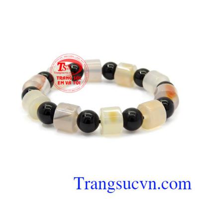 Chuỗi tay mã não độc đáo không chỉ mang lại may mắn, bình an trong phong thủy mà còn đem lại nhiều lợi ích trong sức khỏe.