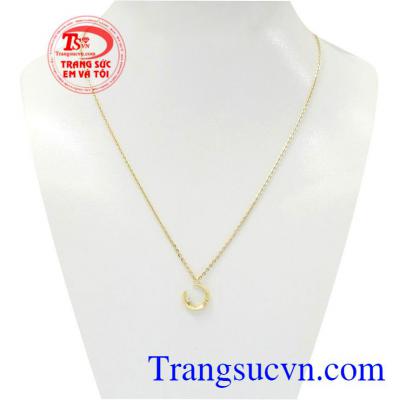 Dây chuyền nữ trăng sao là sản phẩm được xuất xứ từ Korea vàng 10k chất lượng.