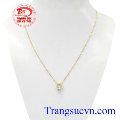 Dây chuyền nữ vàng hoa được nhập khẩu từ Korea vàng 10k đảm bảo về chất lượng.