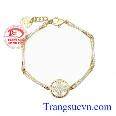 Lắc tay nữ vàng Van cleef thiết kế hình cỏ bốn lá độc đáo mang lại nét thời trang, phong cách và đẳng cấp phái đẹp,Lắc tay nữ vàng Van cleef