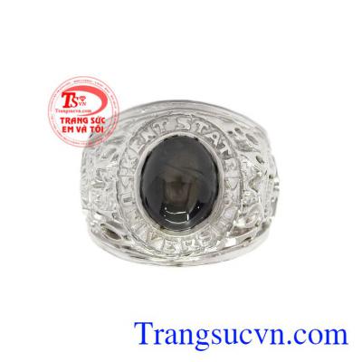 Nhẫn nam bạc Sapphire sao nam tính giúp cho cánh mày râu tăng phần nam tính, sang trọng.