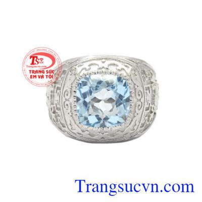 Nhẫn nam bạc Topaz độc đáo dễ kết hợp với nhiều kiểu quần áo.