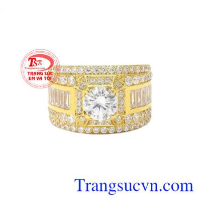 Nhẫn nam vàng màu thời thượng khiến cho phái mạnh trở nên nổi bật, thu hút hơn.