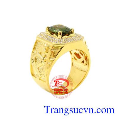 Nhẫn nam vàng Sapphire sang trọng được chế tác từ sapphire xanh thiên nhiên và vàng 14k.