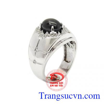 Nhẫn nam vàng trắng Sapphire sao được chế tác từ vàng trắng 14k két hợp cùng đá Sapphire sao thiên nhiên chất lượng cao,Nhẫn nam vàng trắng Sapphire sao