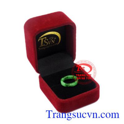 Nhẫn ngọc Jadeite ngón út đẹp thiên nhiên